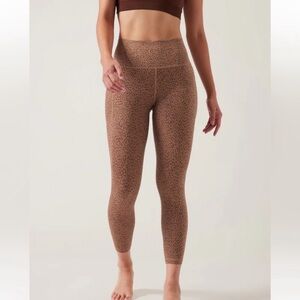 Athleta Salutation Stash 7/8 Tight